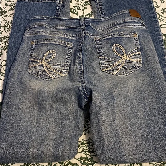 Wallflower Women's boot cut Jeans in Distressed Blue - Picture 4 of 5